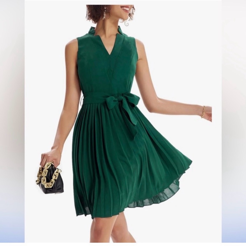 Grace Karin Green V-Neck Mini Dress. Pleated Skirt. Size Small